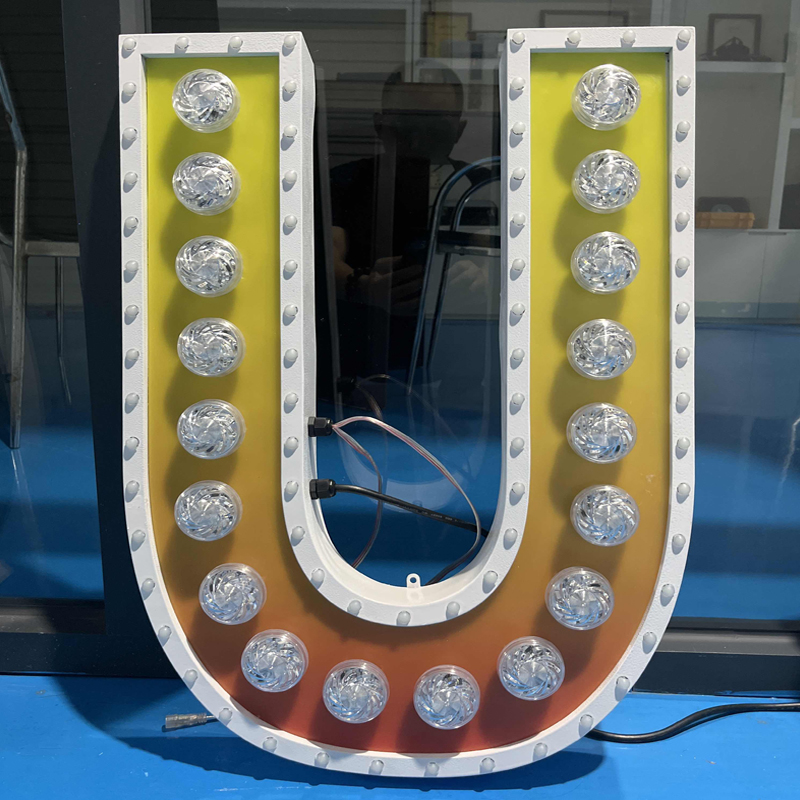 为何游乐场所常用金属LED发光字标识装璜？