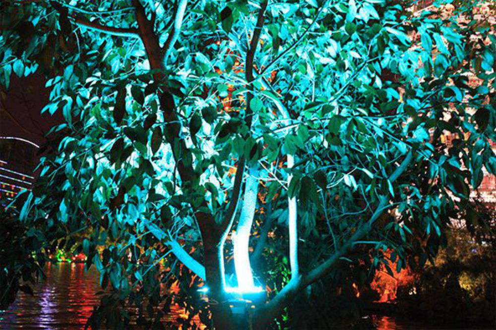 宝运莱官方网站照明的RGB投光灯用在国内景观亮化项目